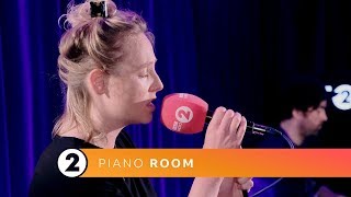 Lissie - When I&#39;m Alone (Radio 2 Piano Room)