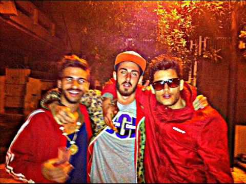 PETINTO - GLAVIN - JIMBO. Las están peinando