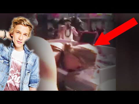 download lagu mp3 mp4 Bella Thorne Getty, download lagu Bella Thorne Getty gratis, unduh video klip Bella Thorne Getty