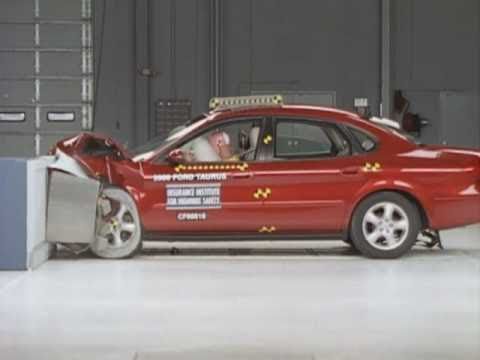 2000 Ford Taurus moderate overlap IIHS crash test Video