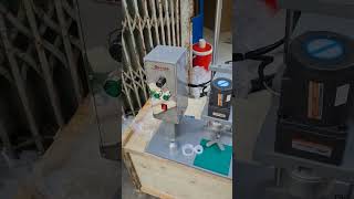 VinaGreen kiểm tra máy đóng nút chai trước khi bàn giao cho khách