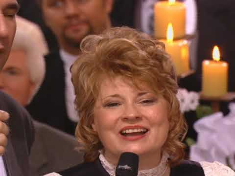 Bill & Gloria Gaither - When the Roll Is Called Up Yonder [Live]