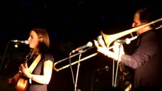 Francofolies 2009 : Sophie Hunger - Round and Round (Live)