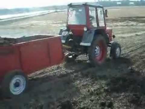 Навозоразбрасыватель "Техфунк" в работе