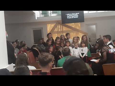 Îngerași spun poezii despre nașterea Domnului Iisus