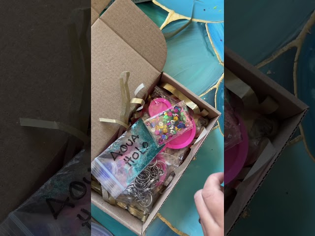 Vídeo relacionado con GUMEI DIY Runas Símbolo Cristal Molde de Resina epoxi Círculo Tablero de adivinación Molde de Silicona