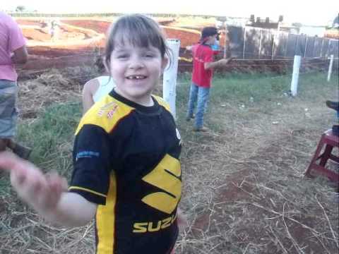 Rafaela Rodrigues apresentando os pilotos - Motocross Cafelandia