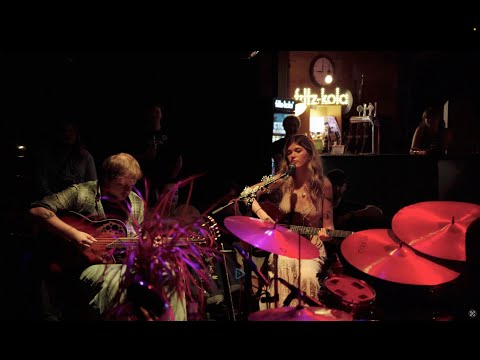 The Hand That Feeds - Eva Kiss Unplugged