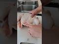 Como preparar un pollo entero para cocinarlo en el horno o a la parrilla