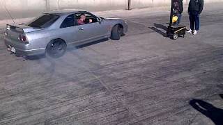 preview picture of video 'R33 GTS skyline gone mad in Caseys drift yard'