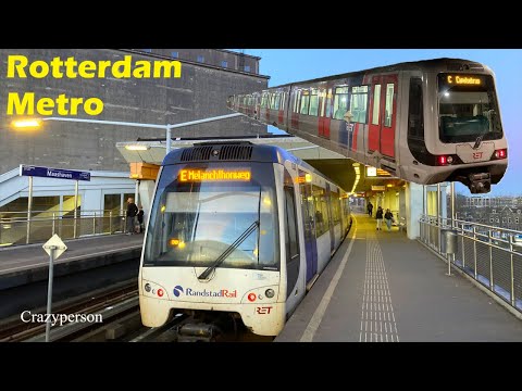 RET Metro Rotterdam in December 2025 met Vuurwerk