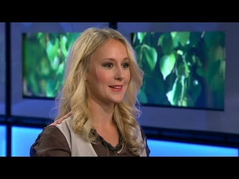 Frida sjunger på finlandssvenska - Nyhetsmorgon (TV4)