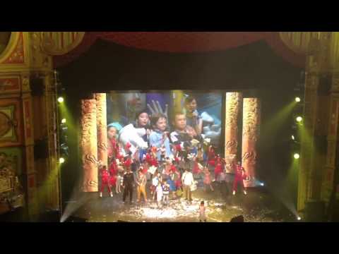 Declan we are the world.DouDou