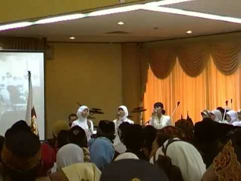 Trio Valina, Lala, Anita - Takkan Terganti (At SMA 1 Gresik Graduation, 2010)