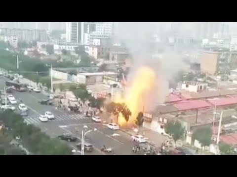 Two injured in gas explosion in N China restaurant Video