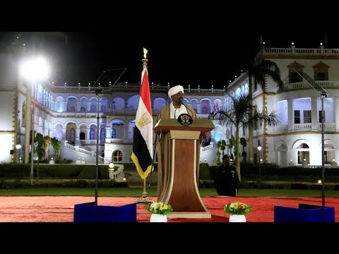 السودان البشير ينقل سلطاته في رئاسة حزب المؤتمر الوطني لنائبه أحمد هارون