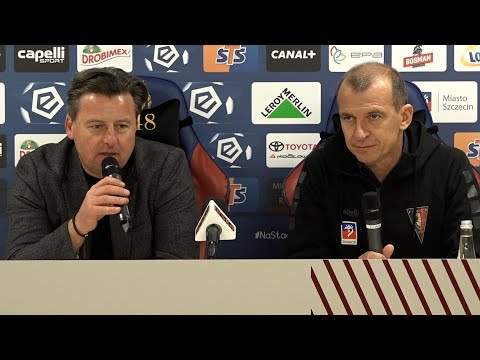 Piotr Stokowiec i Kosta Runjaic na konferencji po #POGZAG