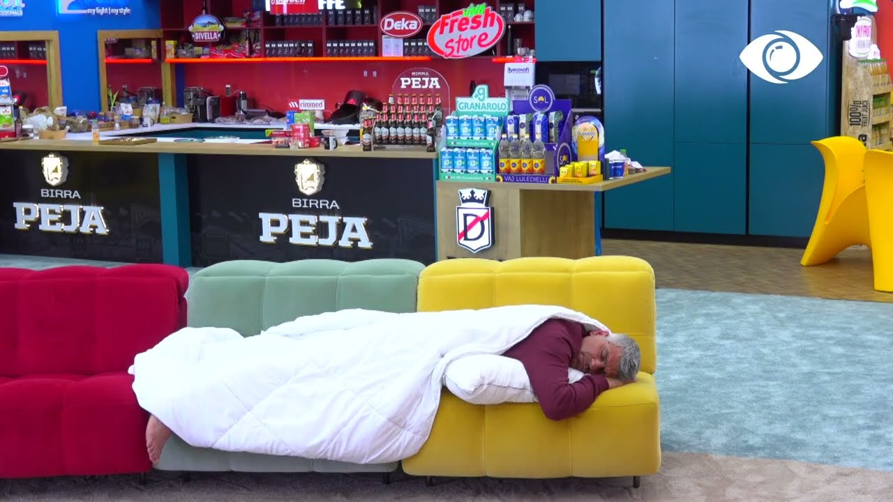 Qetsori pushon në 'living room'