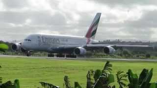 preview picture of video 'Emirates Airbus A380-861 Take Off from Mauritius'