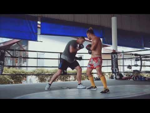 Irish Boxer John Hutchinson (10-2) working with Oleydong Sithsamerchai (61-1) at Phuket Top Team