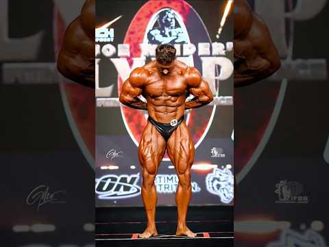 CHRIS BUMSTEAD POSING MR OLYMPIA😱