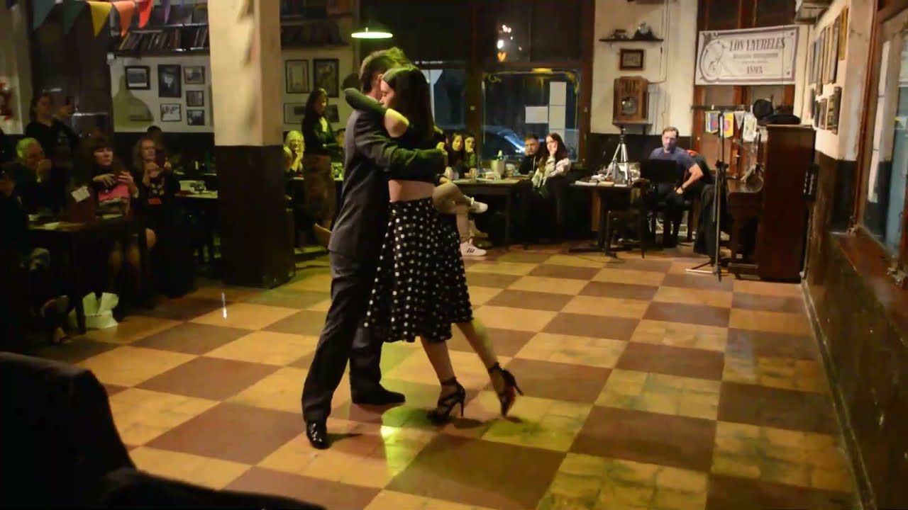 Malena Rodriguez y Javier Rodriguez en Milonga Petitera - Bar Notable Los Laureles!!1/2