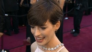 Jennifer Lawrence, Anne Hathaway Shine on Red Carpet at Oscars 2013