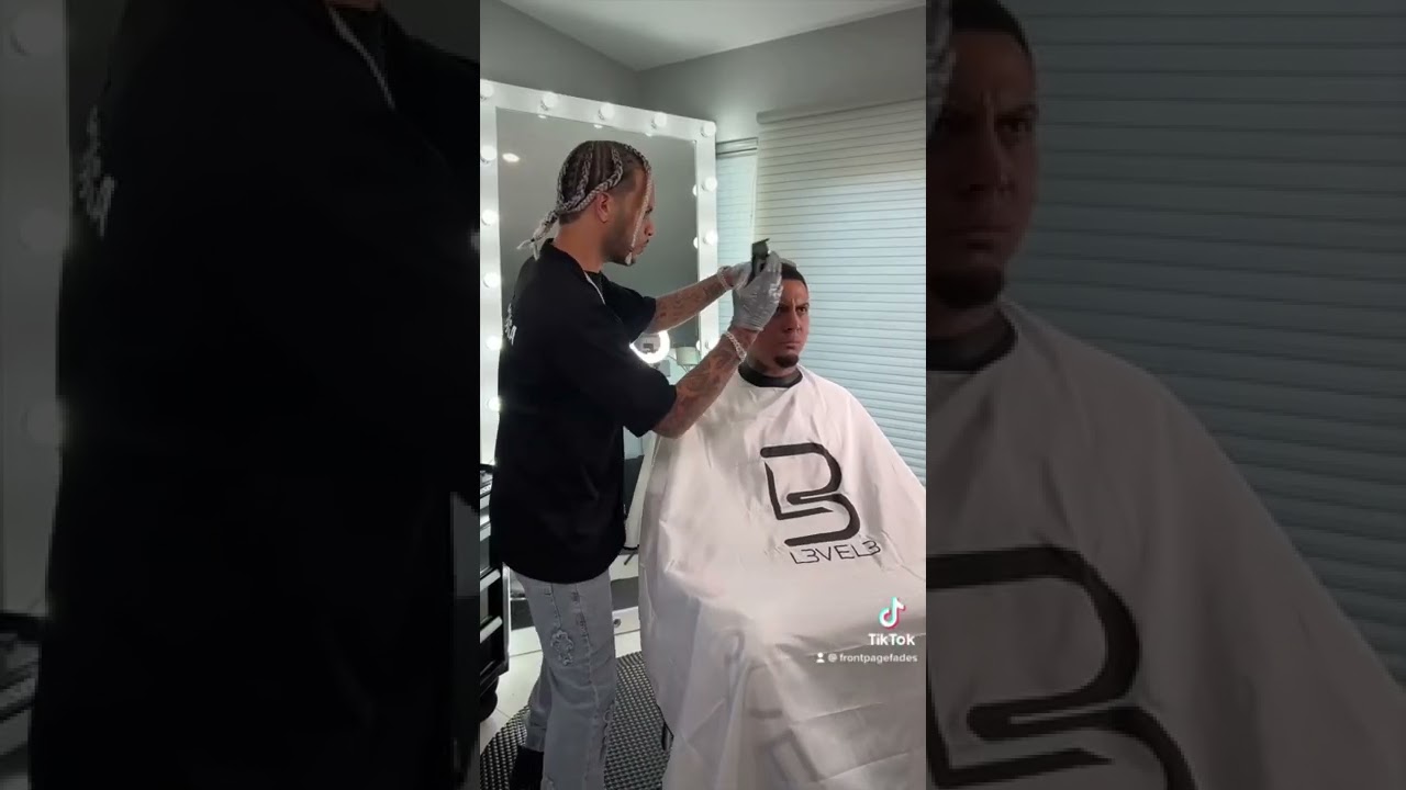 Don’t ever do this to your barber #barber #barbershop #haircut #hairline #barbereducation