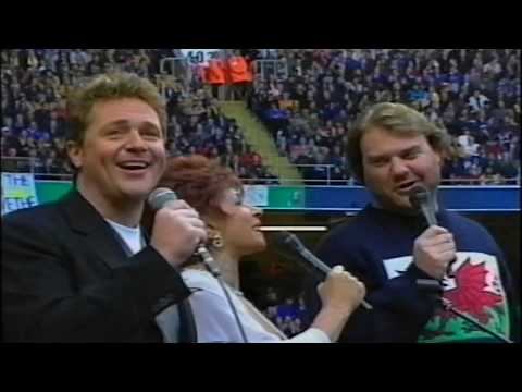 Shirley Bassey/Bryn Terfel/Michael Ball - We'll Keep A Welcome In The Hillside-