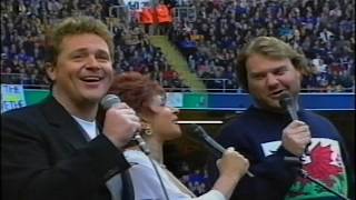 Shirley Bassey/Bryn Terfel/Michael Ball - We&#39;ll Keep A Welcome In The Hillside-