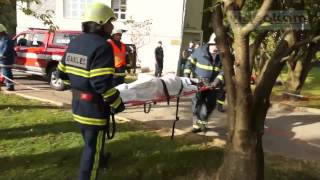 preview picture of video 'Požar v Splošni bolnišnici Brežice - seveda le reševalna vaja'