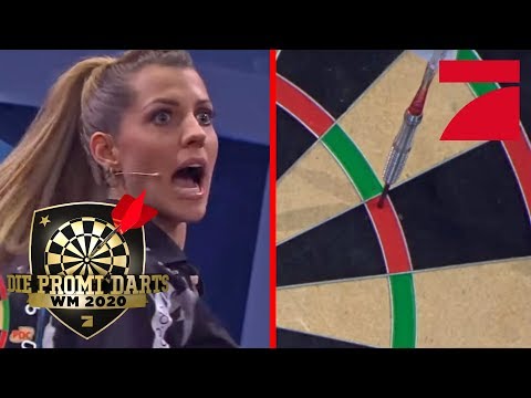 Triple 13! Sarah Harrison verwandelt Match Darts!  | Promi Darts WM 2020 | ProSieben