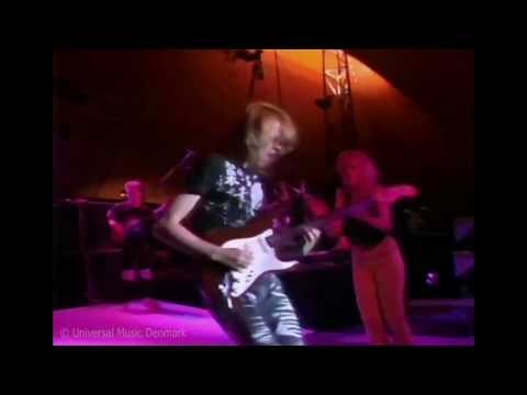 Sneakers - Woodoo (Live '83)