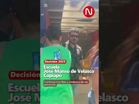 Filas y algo de molestia entre las personas en la Escuela José Manso de Velazco en Copiapó