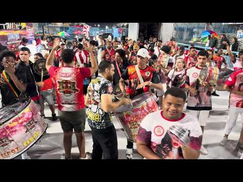 Bateria da Porto da Pedra no setor 11 na Sapucaí para o carnaval 2026