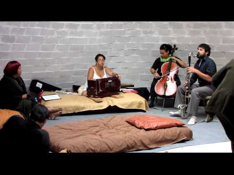 Charming Hostess in The Bowls 2010-07-16