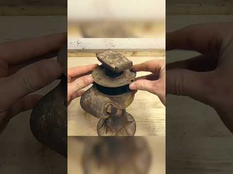 Restoring A Very Old, Super Rusty And Dirty German Spiral Jack. It's 1930s Old, It Can Lift 2500kg.
