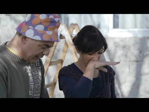 Čedo popravlja motokultivator