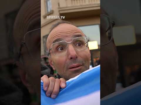 Video Thumbnail: Links gegen links: Gespaltene Demo in Leipzig | SPIEGEL TV Shorts
