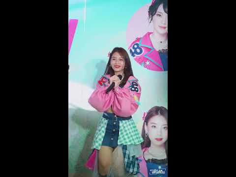 Hashire Penguin (วิ่งไปสิ...เพนกวิน) - Kaew BNK48 @ Road Show Central Plaza Chonburi 200816 [Fancam]
