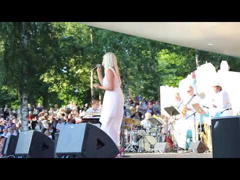 Bound to you, Cover Live - Christina Aguilera