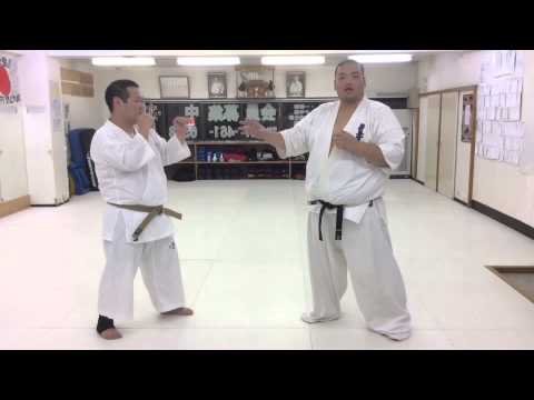 阿曽左上段廻し蹴り