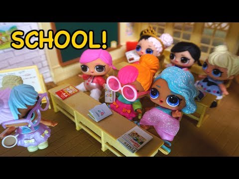 BARBIE Helps LOL SURPRISE DOLLS Get Ready For Their First Day Of School! Video