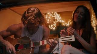 Roberto Tapia - Hablando y Tomando [Official Video]