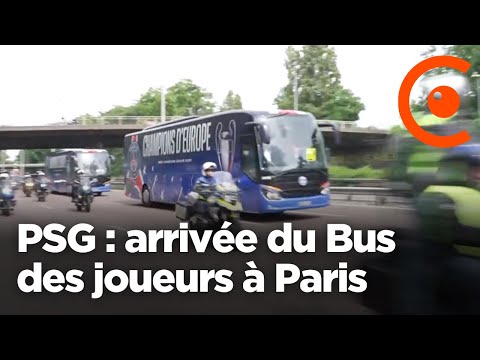 PSG : arrivée du bus des joueurs à Paris pour fêter le titre en Ligue des Champions