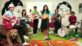 White Shoes & The Couples Company - Selangkah Keseberang (feat. Fariz RM)
