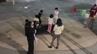 114.01.18-6太平馬卡龍公園，有多種有趣新奇的底滑高滑超高溜滑梯、底年齡及高年齡兒童攀岩場，人工地皮的溜滑、跳跳床、盪鞦韆、砂土，籃球場