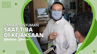 Dwi Sasono Umbar Senyuman saat Tiba di Kejaksaan Negeri Jakarta Selatan