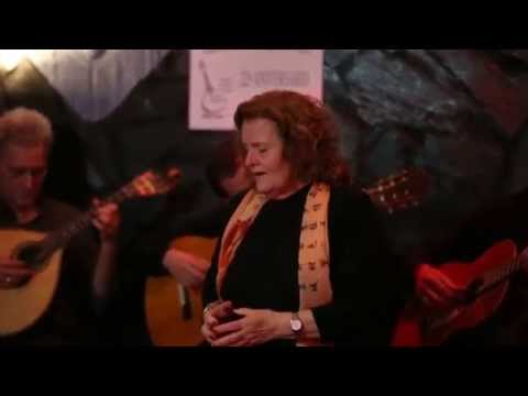 Adília Azevedo, "Fado Porto" - "Não acordes minha dor"