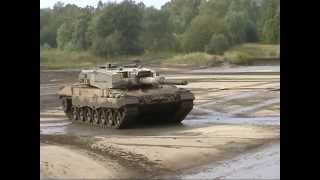 preview picture of video 'Bundeswehr Manöver ILÜ 2001 Munster Pz Lehr Btl 93 Gefechts und Luftfahrzeuge Teil 5'